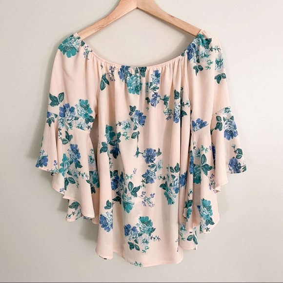 MTS Off the Shoulder Bell Sleeve Blush Pink & Light Blue
Floral Boho Top - Picture 2 of 7